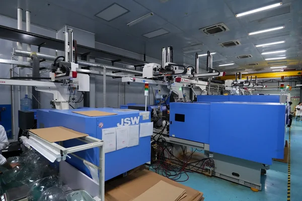 Injection Molding Workshop Injection molding machines operating in the production workshop